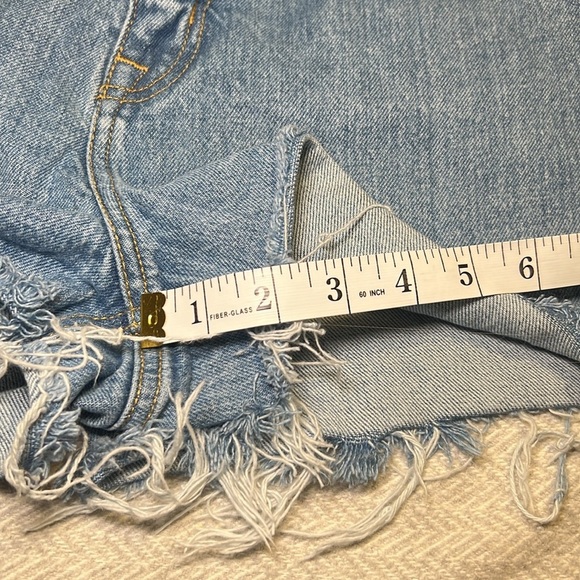 Frank and Oak Stevie Jean Cut off Shorts with side slits. Size 30 - Picture 9 of 13